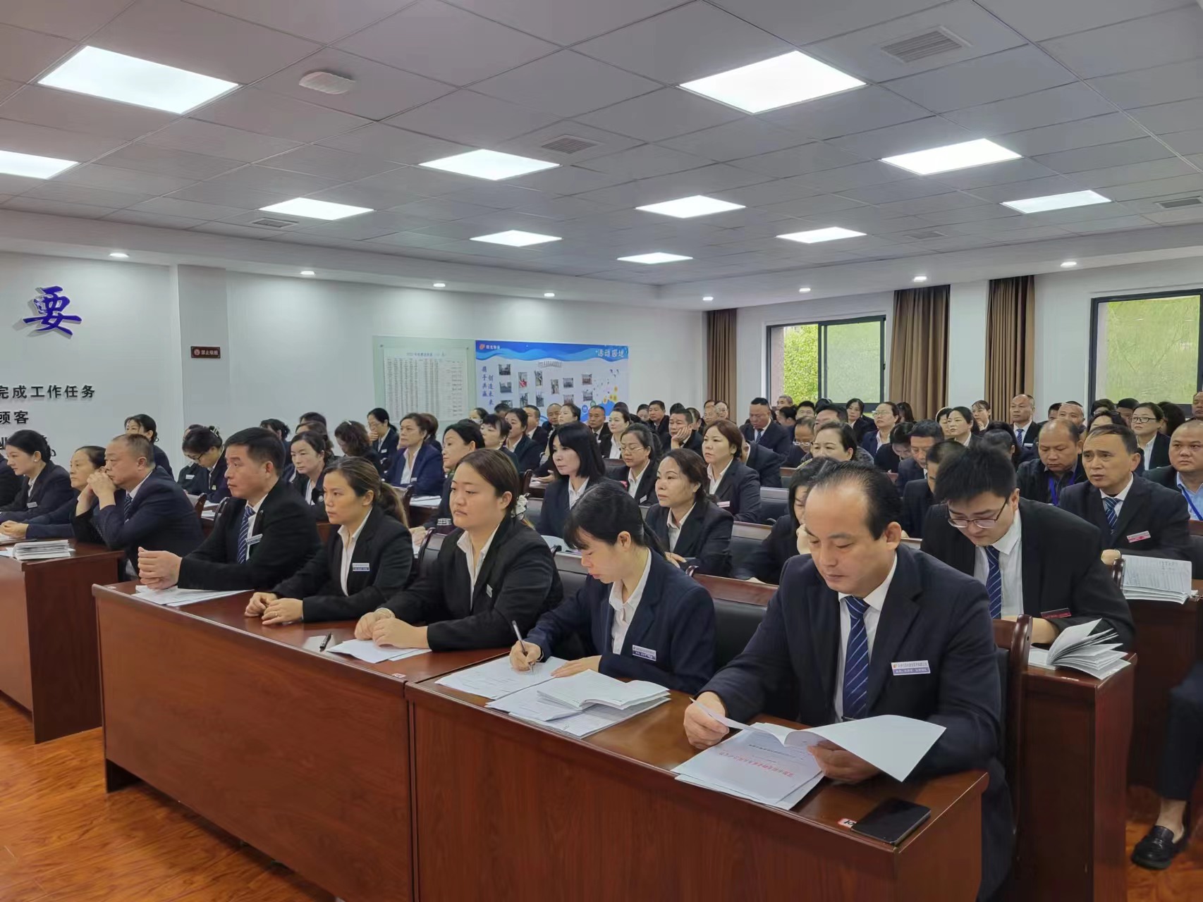 加强法制培训  提升专业素质